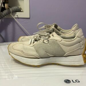 New Balance 327